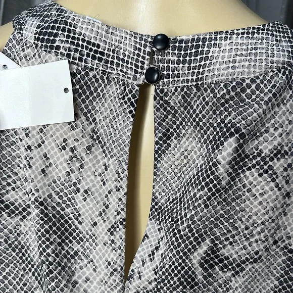 Gilli (Versona) Black and Tan Snake Skin  Print Top Sz L - Picture 5 of 5